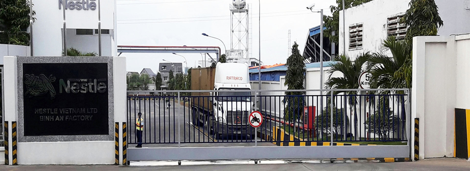 Cổng lùa tự động