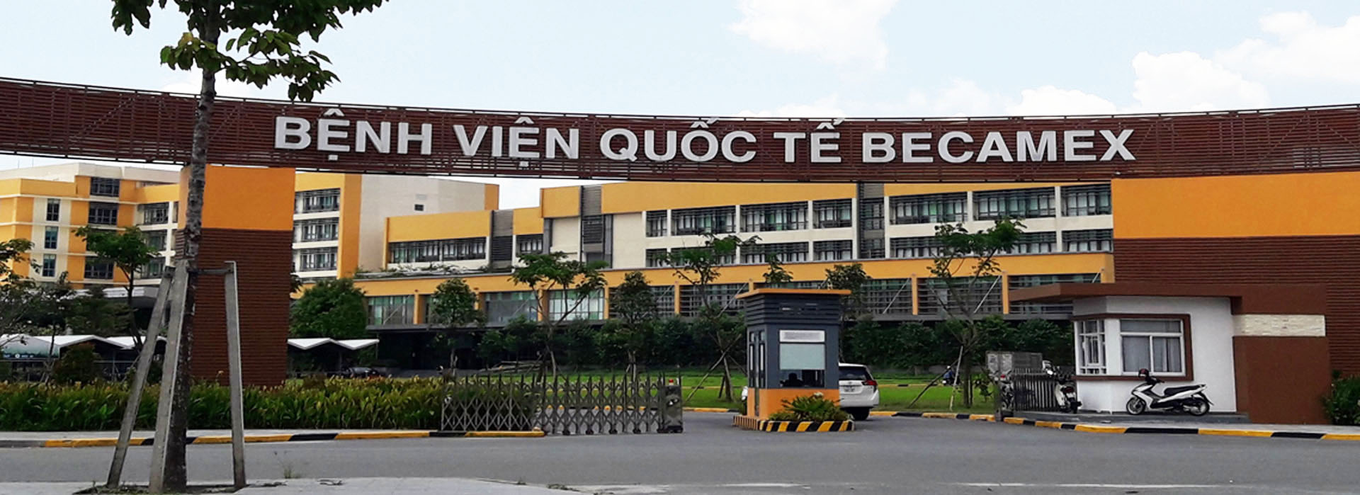 Cổng xếp điện inox